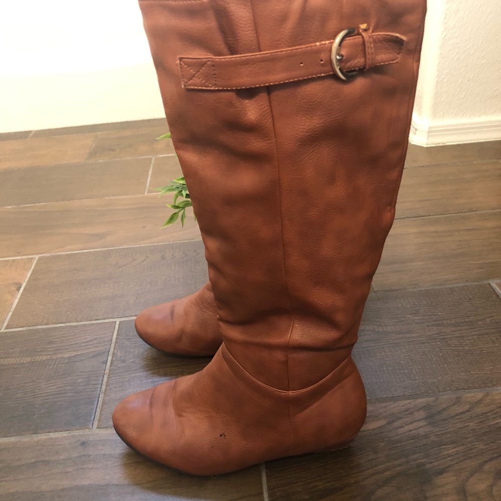 Boots - Picture 2 of 4